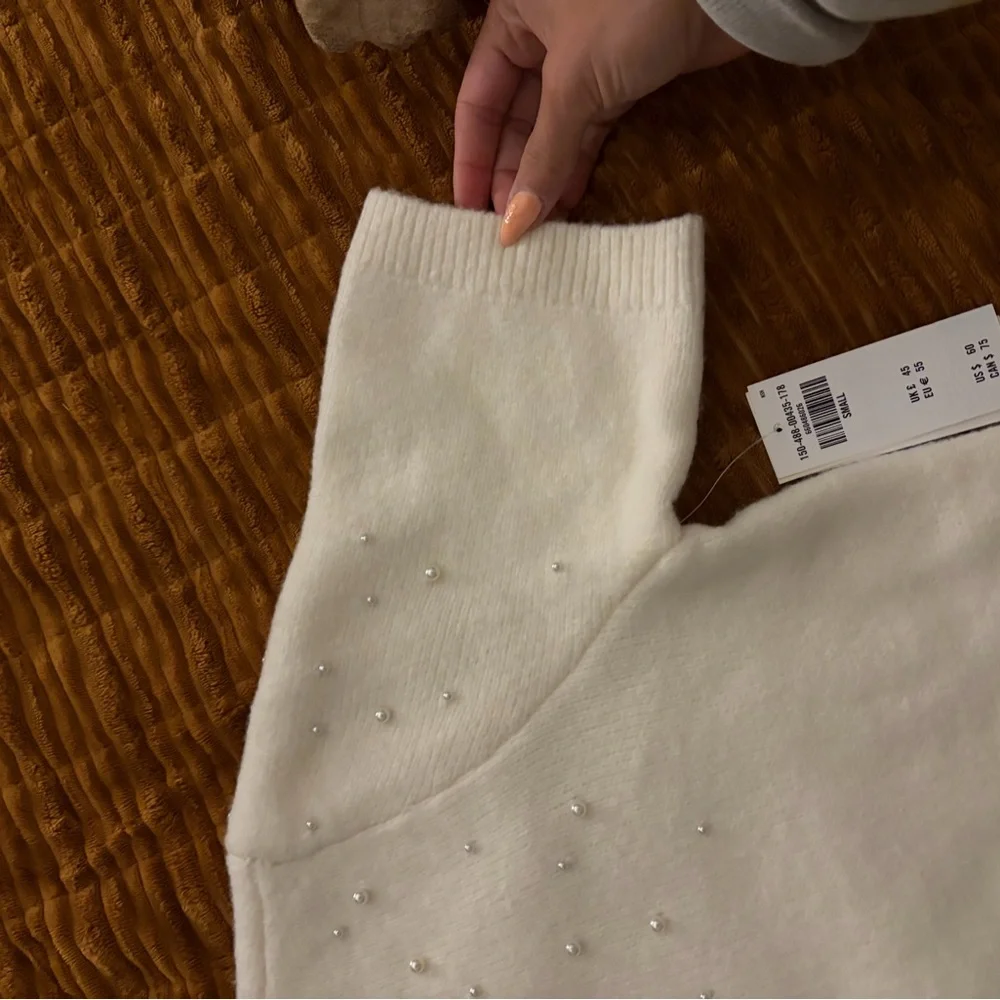 NWT Abercrombie Pearl Embellished Mockneck Sweater Tee - Picture 5 of 10